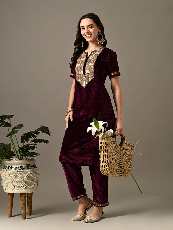 Myshka Women's Magenta Velvet Kurta Pant