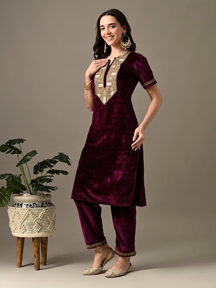 Myshka Women's Magenta Velvet Kurta Pant