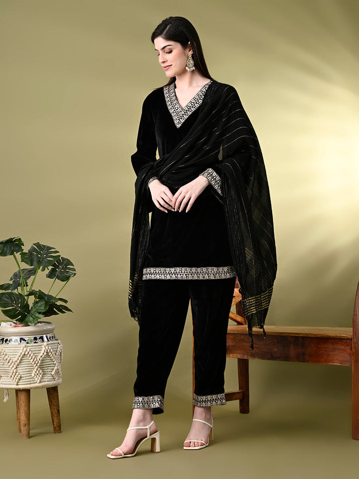 Myshka Women's Black Velvet Kurta Pant With Dupatta Set